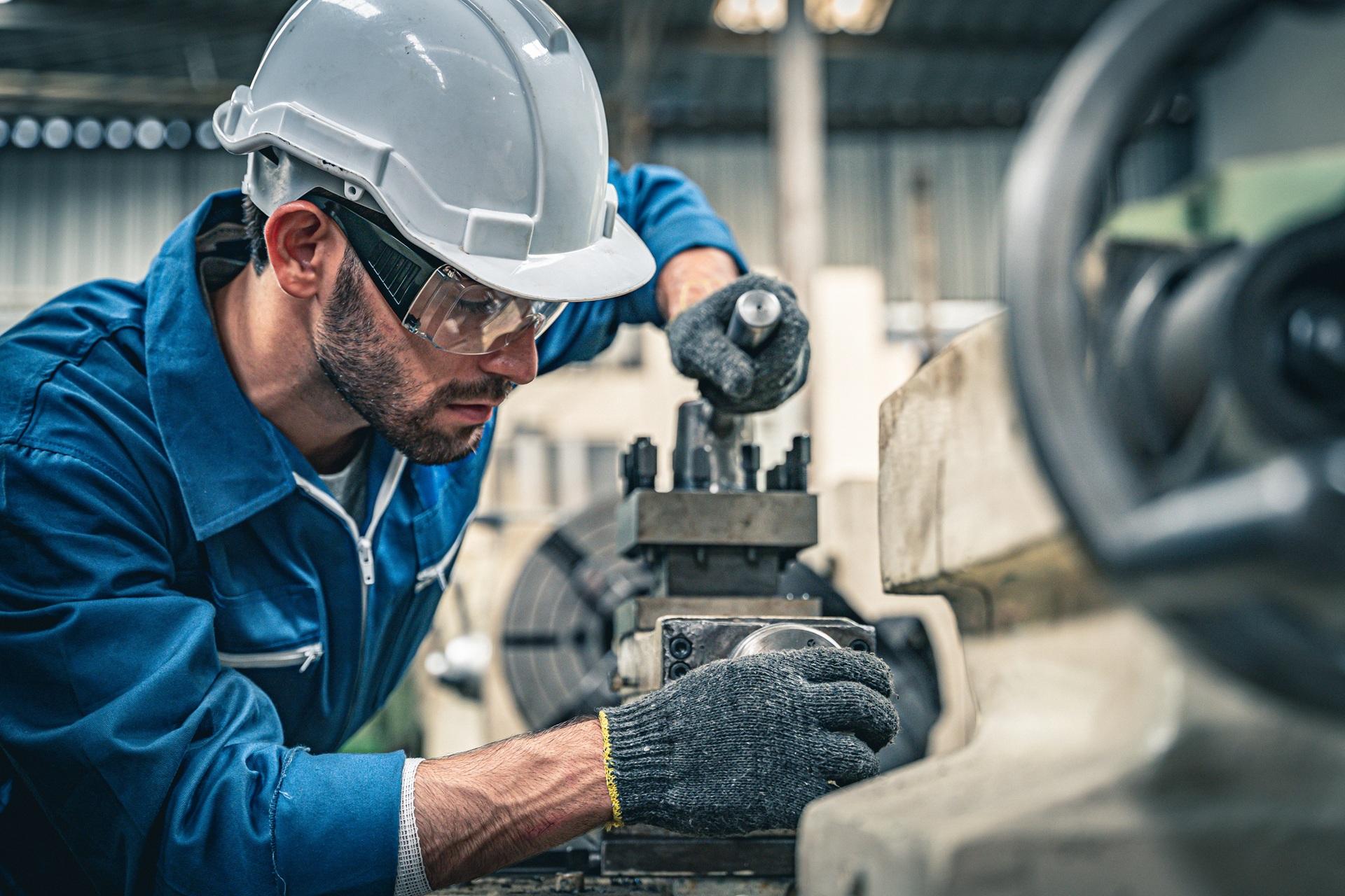 Maschinenarbeit in Industriebetrieb | Begleitheizung Ex